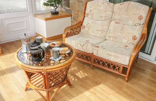 St George Cottage | CWM HEULOG, family friendly, with open fire in Llanfair Talhaiarn