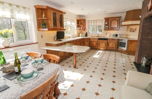 St George Cottage | CWM HEULOG, family friendly, with open fire in Llanfair Talhaiarn