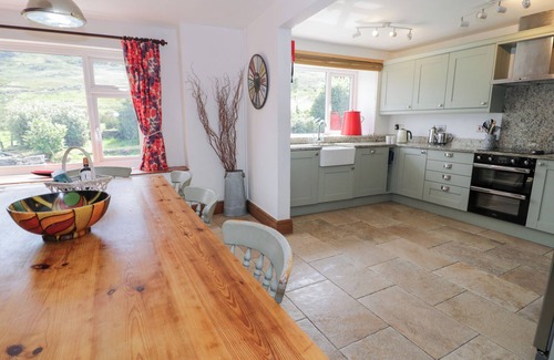 Rhiwbryfdir Cottage | CWM, pet friendly, character holiday cottage in Capel Curig