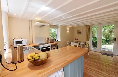 Fishguard Cottage | CWMBRANDY COTTAGE, pet friendly, with open fire in Fishguard