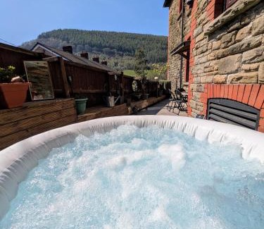 Cwmcarn Hotel | Cwmcarn Hotel & Bunkhouse