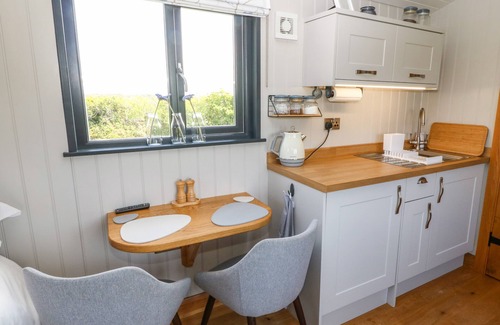 Llanfachraeth Cottage | CWT Y RHOS, pet friendly, character holiday cottage in Valley
