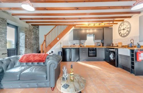 Cribyn House | Cwtch Honey - Uk49792