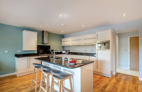 Winnard's Perch House | Cwtch- Retallack - Six Bedroom House, Sleeps 12