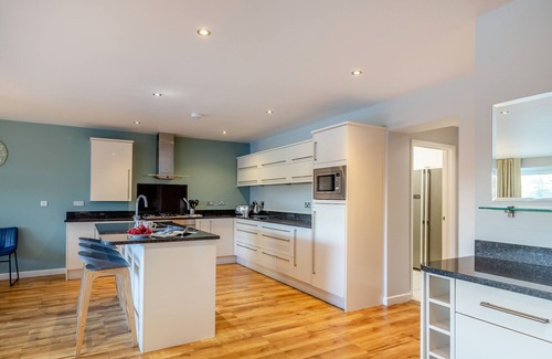 Winnard's Perch House | Cwtch- Retallack - Six Bedroom House, Sleeps 12