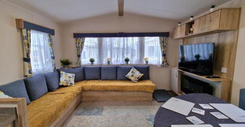 Selsey House | Cwtch, White Horse, Seal Bay Resort