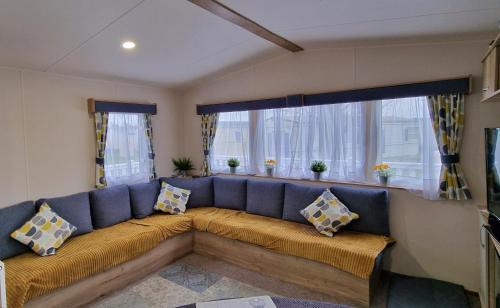 Selsey House | Cwtch, White Horse, Seal Bay Resort