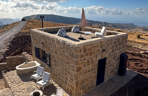 Tannourine El Tahta Cabin | Cyana Cabin