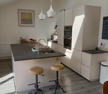 Uppingham House | Cybil's Retreat - Renovated 2 bedroom house with enclosed garden