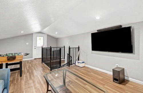 Leon Valley House | CYC Eclectic Back House with BBQ Gazebo