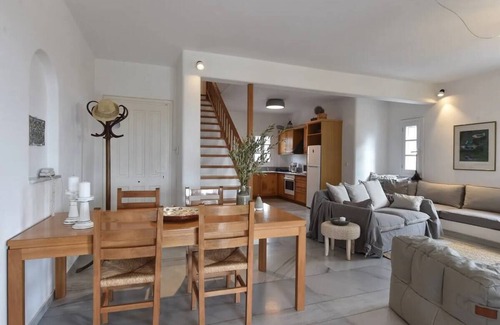 Paros Apartment | Cycladic home in Kampos by GHH
