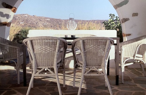 Plaka House | Cycladic House near the sea