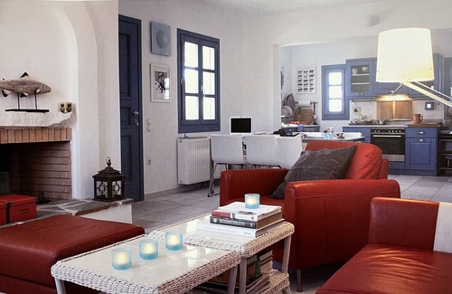 Plaka House | Cycladic House near the sea