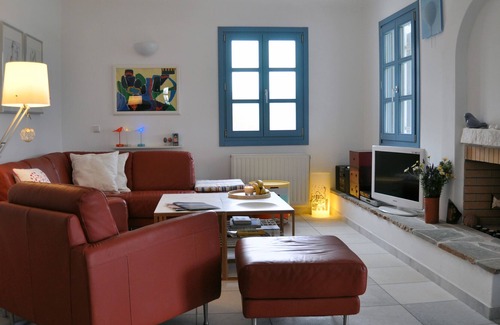 Plaka House | Cycladic House near the sea