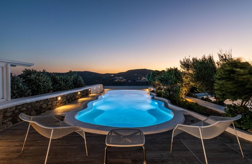 Kalafatis House | Cycladic Luxury and Comfort in Kalo Livadi