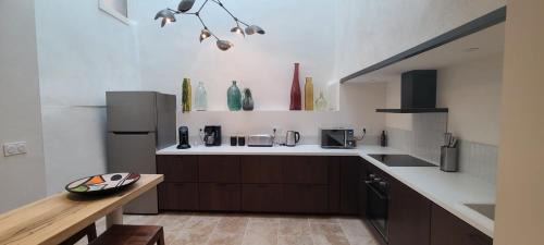 Caromb House | Cycle , Cook and Relax