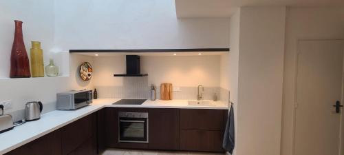 Caromb House | Cycle , Cook and Relax