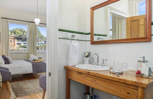 Cygnet Bed & Breakfast | CygnetOldBank- Accommodation, Cafe Escape the everyday, style & bliss