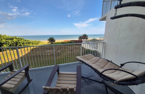 Ormond Beach Manors Condo | Cyndie's oceanfront 1st floor condo
