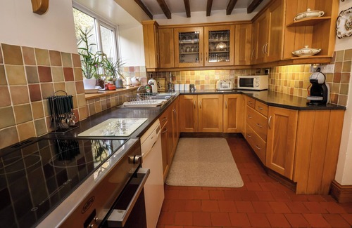 Oswestry Cottage | CYNYNION UCHAF, pet friendly, character holiday cottage in Trefonen