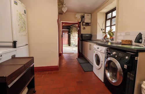 Oswestry Cottage | CYNYNION UCHAF, pet friendly, character holiday cottage in Trefonen