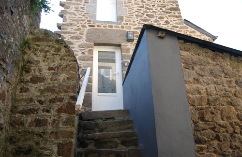 Miniac-Morvan House | cypres close to st malo