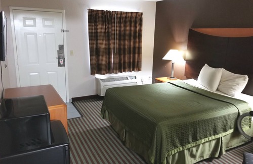 New Roads Hotel | Cypress Inn