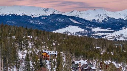 The Highlands House | Cypress Mountain Chalet