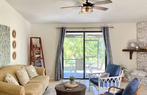 San Carlos Park House | Cypress Retreat ~ Cozy home featuring fastest Wi-Fi near FGCU Pet friendly!