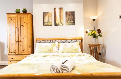 Little Holland Apartment | Cyrus House