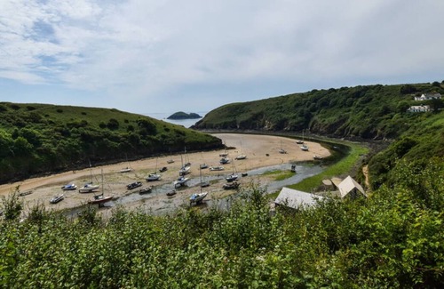 St Brides Ski Chalet | Cysgod y Ffynnon in Haverfordwest