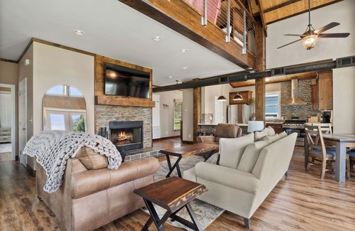 Negreet House | Déjà Blue, Wi-fi, Pier, Stunning Views, Cozy Neighborhood