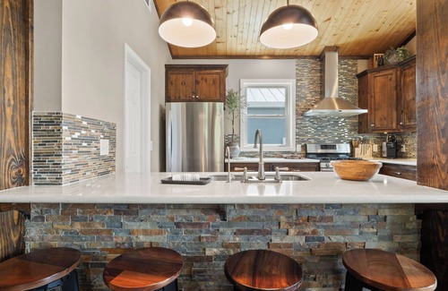 Negreet House | Déjà Blue, Wi-fi, Pier, Stunning Views, Cozy Neighborhood