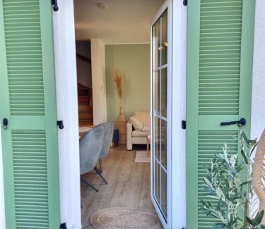 Peenemuende Apartment | Düne 4 - Ferienunterkunft mit eigenem Garten in der beliebten Dünenresidenz - sanftes Meeresrauschen inklusive