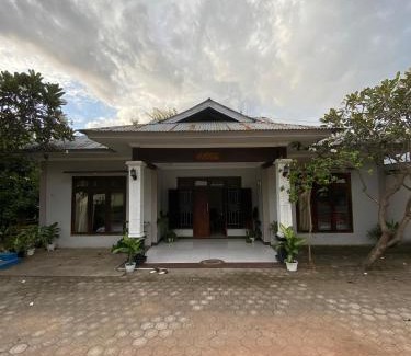 Labuan Bajo House | d'Alvin Homestay