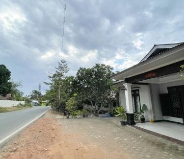 Labuan Bajo House | d'Alvin Homestay