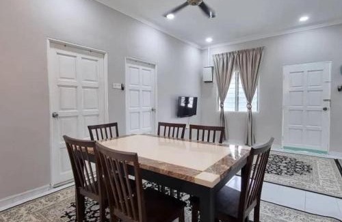 Rembau District House | D'beeba Homestay