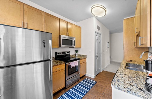 Jefferson Manor Apartment | D.C. Metro Retreat Stps to Metro Lxy Apt w/Soakin Tub, Pet Welcomed! NR DCA/IAD