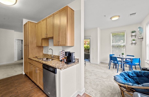 Jefferson Manor Apartment | D.C. Metro Retreat Stps to Metro Lxy Apt w/Soakin Tub, Pet Welcomed! NR DCA/IAD
