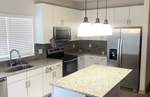 Forest Park Apartment | D&D Luxury Relaxing Loft Home Away From Home