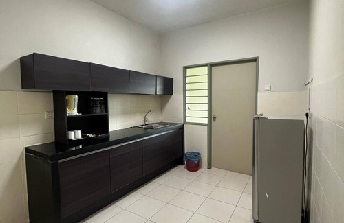 Kampung Alor Akar Apartment | D'Embassy Serviced Residence Suites