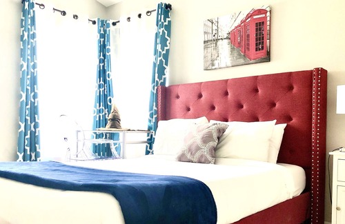 Williamsburg House | D LAKE HOUSE with PRIVATE POOL. Clean and Sanitized