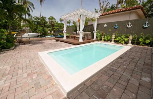 Spring Garden Apartment | D' Mauchi Waterfront House