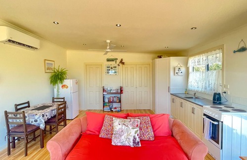 Dolphin Sands Ski Chalet | d'Sands on Great Oyster Bay.