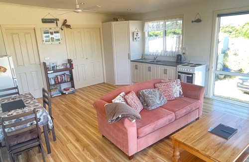 Dolphin Sands Ski Chalet | d'Sands on Great Oyster Bay.