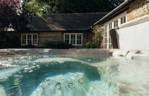 Higher Bockhampton Cottage | D'Urberville - Perfect Family Cottage With Hot Tub & Gated Garden