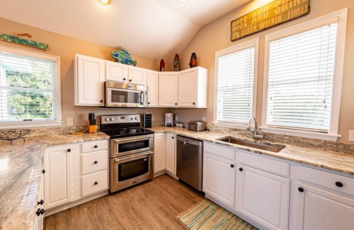 Duck House | D0598 Family Tradition. Oceanside, Pool, Hot Tub, Walk to Downtown Duck!