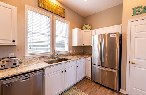 Duck House | D0598 Family Tradition. Oceanside, Pool, Hot Tub, Walk to Downtown Duck!