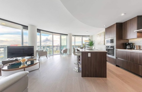 Central Condo | D10 - 2 Bedroom in Yaletown