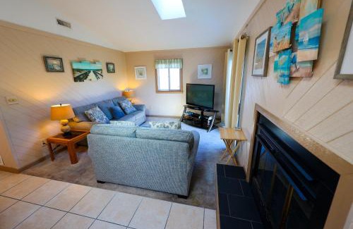 Duck House | D127A- Sand Dollar
